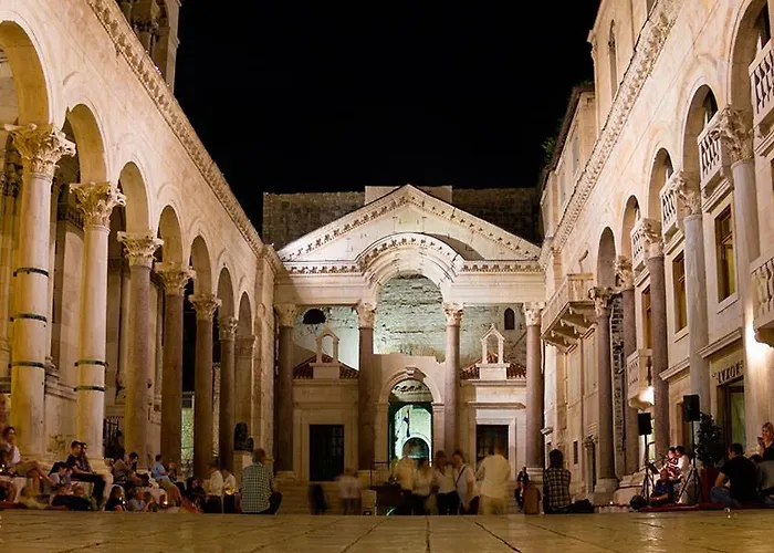 Viking Sweet Apartment Split